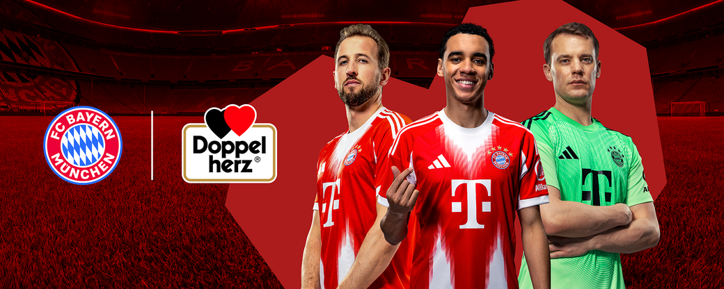 The image features three FC Bayern Munich football players in vibrant red home kits, standing confidently against a red background. To the left is the FC Bayern Munich logo, and to the right is a logo for a brand called "Doppelherz."